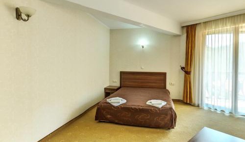 One-Bedroom Suite with Balcony