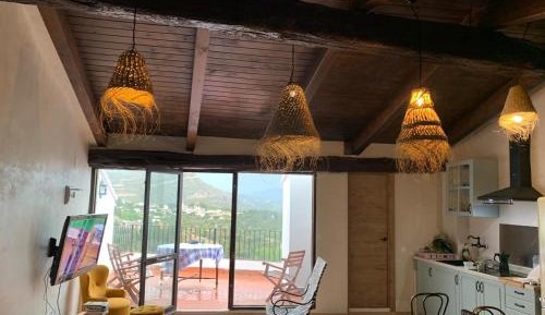 Apartment with Mountain View