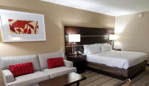 King Room - Hearing Accessible - Roll-in Shower