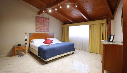 Apartment with Queen Bed and Balcony