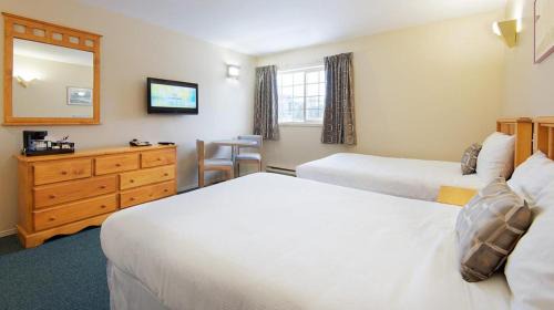 Standard Room with Two Double Beds