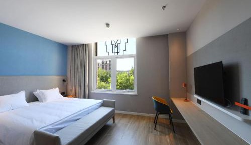Standard King Room with City View