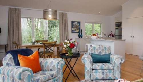 Birdsong Retreat 