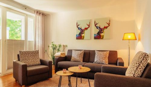 Apartment with Mountain View