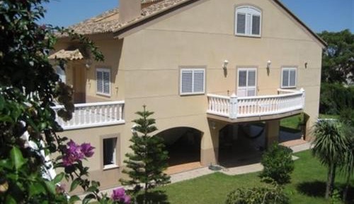 Villa with Garden View