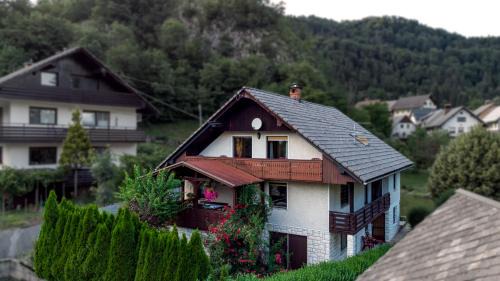 Three-Bedroom Apartment with Mountain View