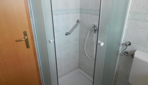 Standard Twin Room with Shared Bathroom