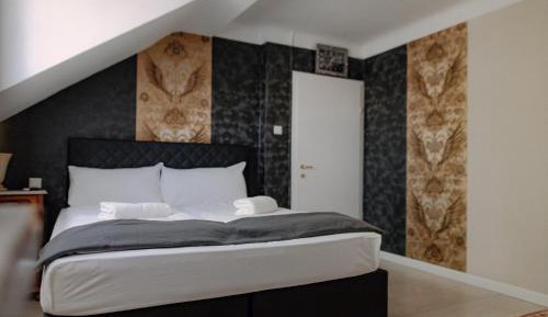 Deluxe Double Room (2 Adults + 1 Child)