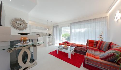 Apartment with Garden View