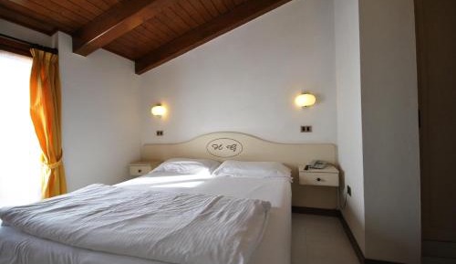 Double or Twin Room with Terrace