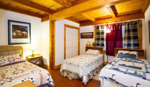 Basic Triple Room with Shared Bathroom