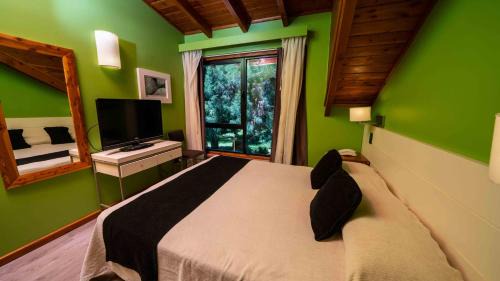 Bungalow with Garden View