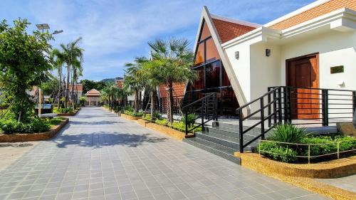 One Bedroom Bungalow with Pool & Garden View