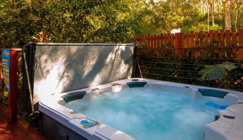 Four-Bedroom House with Hot Tub