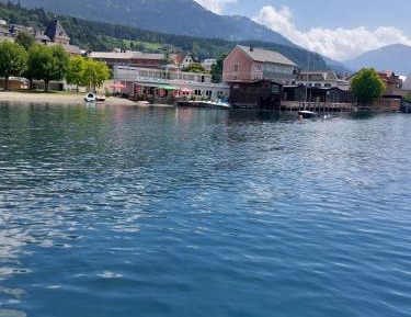 Apartment with Lake View