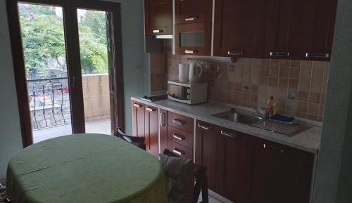 Apartment with Mountain View