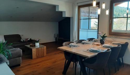 Apartment with Mountain View