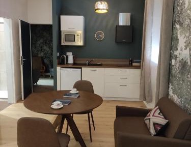 King Studio with Sofa Bed