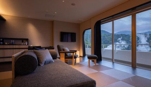 Premium Deluxe Twin Room with Semi Open-Air Bath - Top Floor