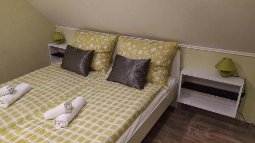 Standard Queen Room