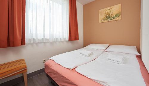 Family Room (2 Adults + 2 Children)