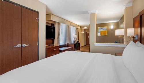 King Suite with Spa Bath - Non-Smoking