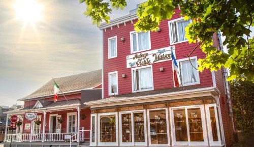Queen Room with Shared Bathroom
