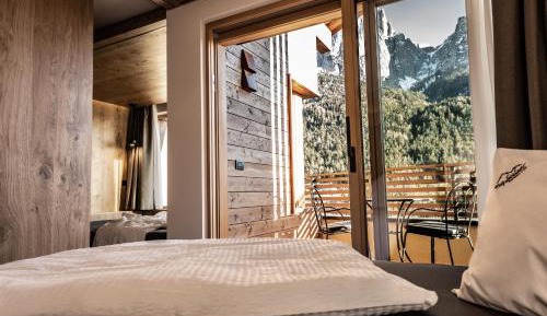 Superior One-Bedroom Apartment with Balcony