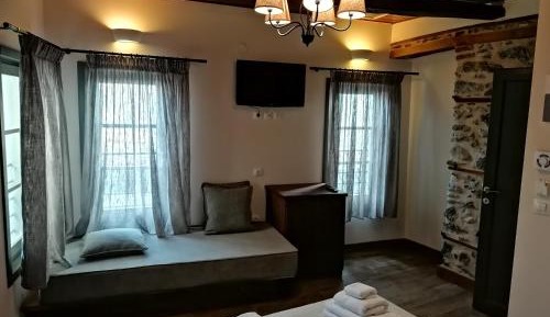 Deluxe Double Room (2 Adults + 1 Child)