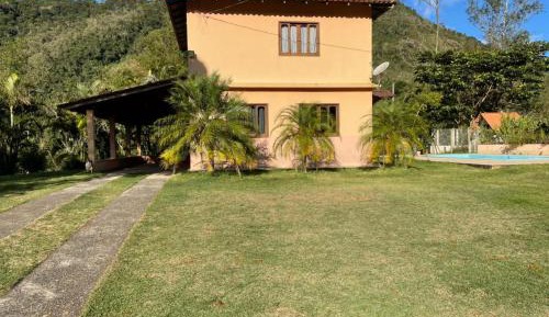 Apartment with Mountain View
