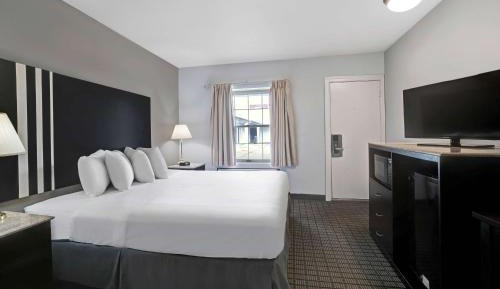 Deluxe King Room - Non-Smoking