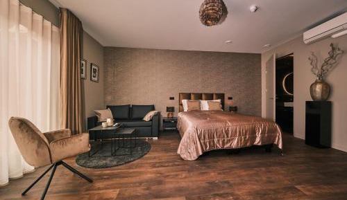 Deluxe Studio