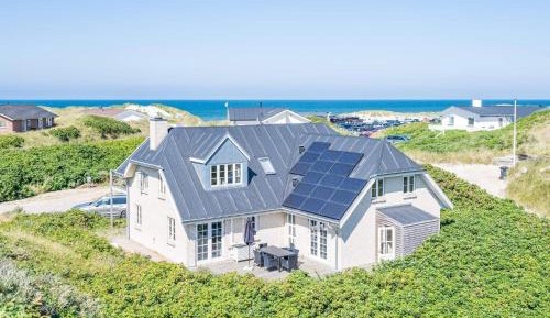Three-Bedroom Holiday Home 