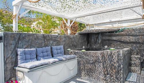 Deluxe Apartment with Jetted Tub