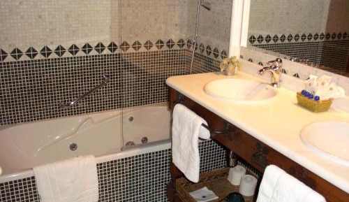 Deluxe Double or Twin Room with Spa Bath