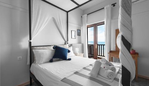 Double or Twin Room with Sea View
