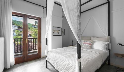 Double or Twin Room with Mountain View
