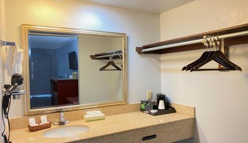 King Room - Non-Smoking