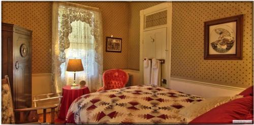 Queen Room with Shared Bathroom