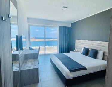 Double or Twin Room with Sea View
