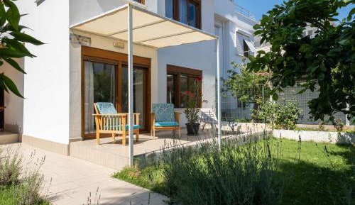 Villa with Garden View