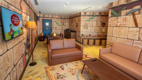 ADVENTURE Fully Themed Family Suite with Complimentary Park Access, Breakfast, Creative Workshops, In-Room Treasure Hunt and Kids Activities