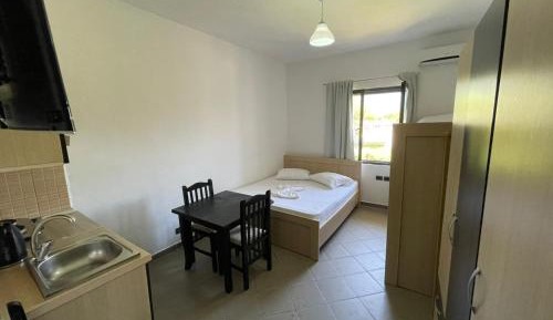 Apartment with Mountain View