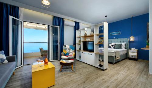 Deluxe Suite with Sea View
