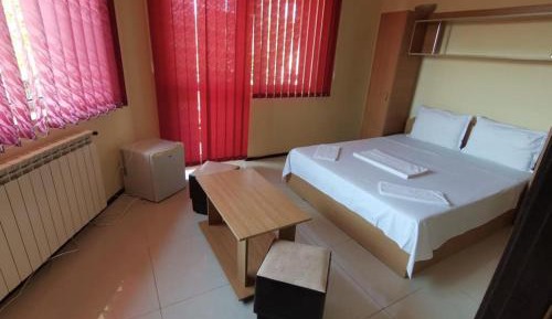 Deluxe Room (2 Adults + 1 Child)