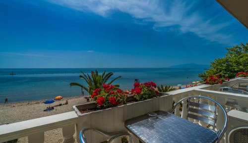 Double or Twin Room with Sea View