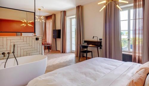 Suite with Terrace and Lake View