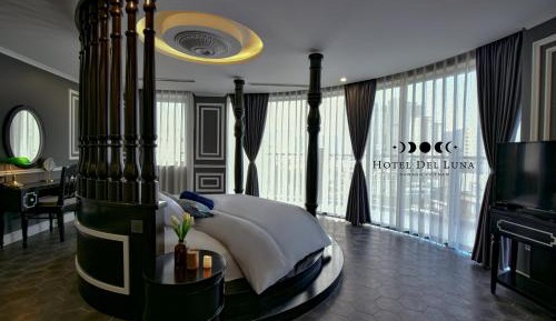 Executive Suite with Balcony and Panoramic View