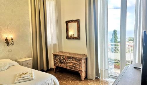 Deluxe Suite with Sea View