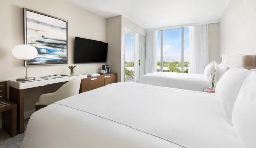 Deluxe Double Queen Room with Balcony Partial Water View